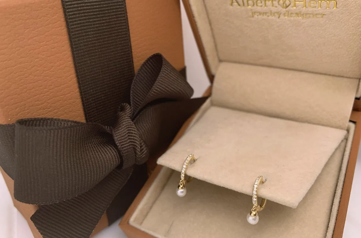 Mini Earrings 14kt Gold Pearls & Diamonds Huggies